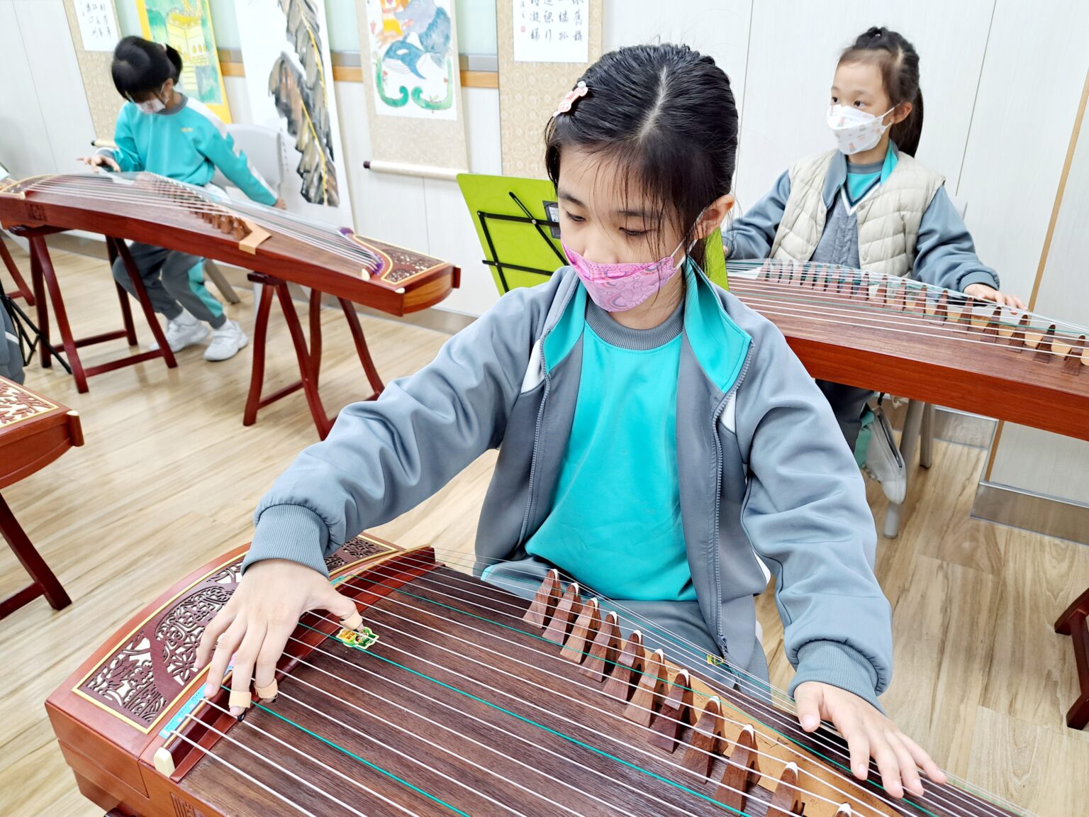 《中華文化推廣課程:從經典童謠感受古箏之美》 – 澳門工聯職業技術中學