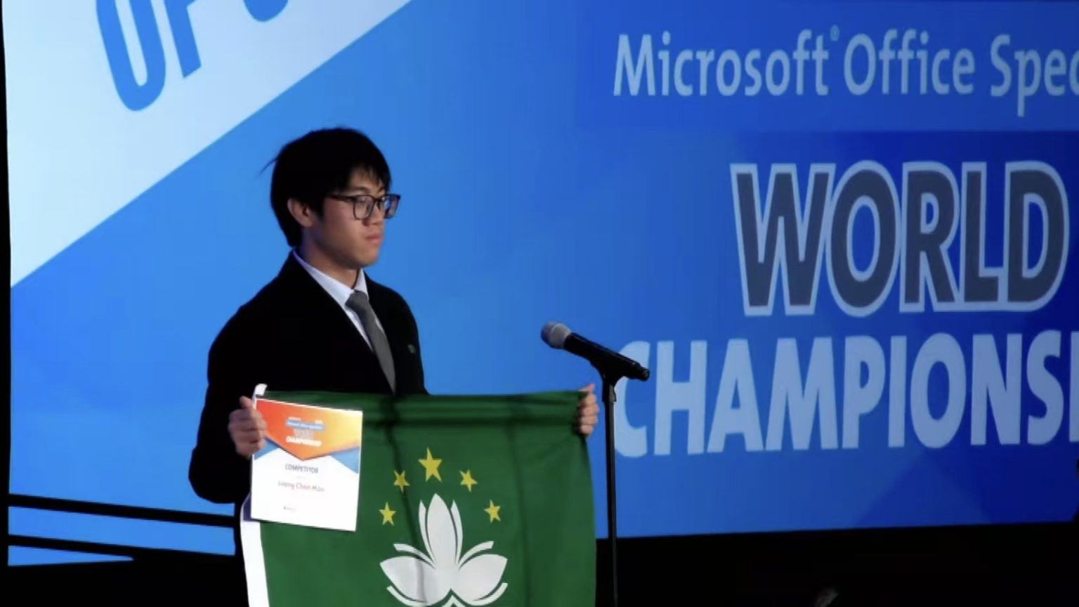 我校梁俊昊同學獲Office Excel 2019全球第八,校方頒發獎學金嘉許 – 澳門工聯職業技術中學
