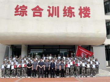 呂校長、黃副校長及梁主任來營見證同學們的結業典禮。